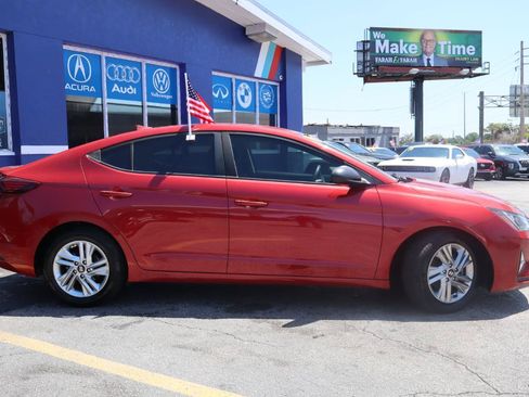 Used 2019 Hyundai Elantra SEL FWD image 2