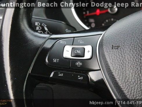 Used 2019 Volkswagen Tiguan SE w/ Panoramic Sunroof Package image 15