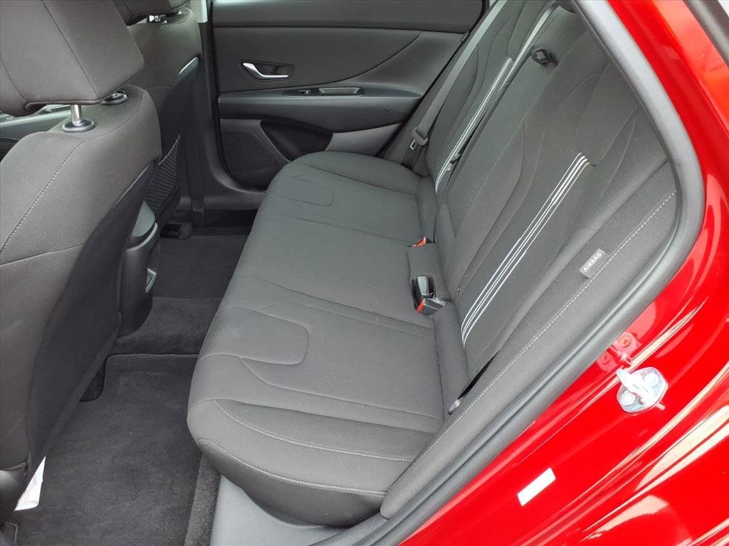 Used 2025 Hyundai Elantra SEL FWD image 12