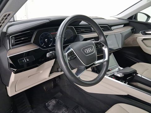 Used 2022 Audi e-tron Premium Plus image 21