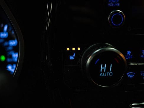 Used 2022 Toyota Highlander XLE image 22