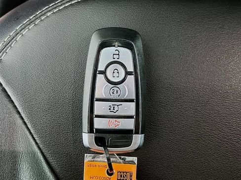 Used 2022 Ford Explorer XLT w/ Equipment Group 202A AWD/4WD image 31