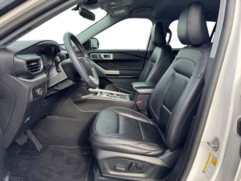 Certified 2023 Ford Explorer XLT w/ Equipment Group 202A RWD image 9