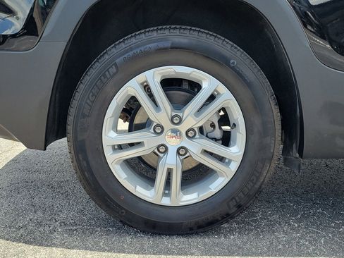 Used 2024 GMC Terrain SLE FWD image 9