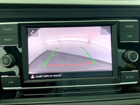 Used 2019 Volkswagen Jetta SE w/ Cold Weather Package FWD image 25