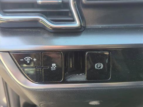 Used 2025 Kia Sportage EX AWD/4WD image 12