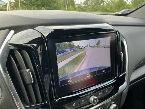 Used 2023 Chevrolet Traverse LT FWD image 29