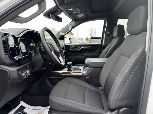 Used 2025 GMC Sierra 1500 Elevation w/ Preferred Package AWD/4WD image 5