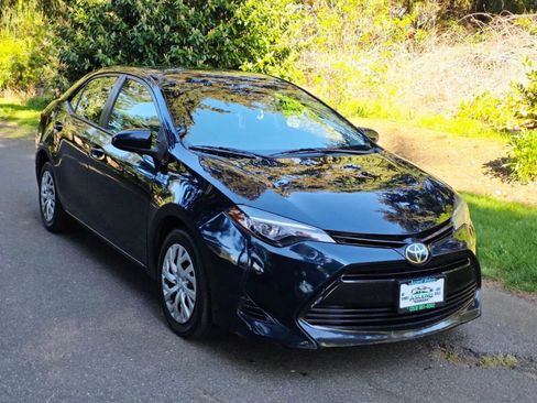 Used 2017 Toyota Corolla LE w/ Carpet Mat Package (TMS) FWD image 7