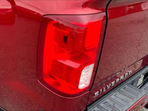 Used 2018 Chevrolet Silverado 1500 High Country image 28