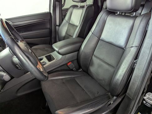 Used 2021 Jeep Grand Cherokee Laredo X image 12