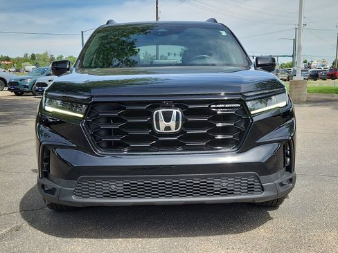 Certified 2025 Honda Pilot Black Edition image 8
