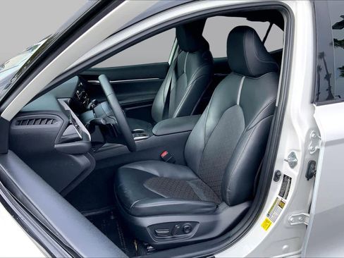 Used 2023 Toyota Camry XSE FWD image 7
