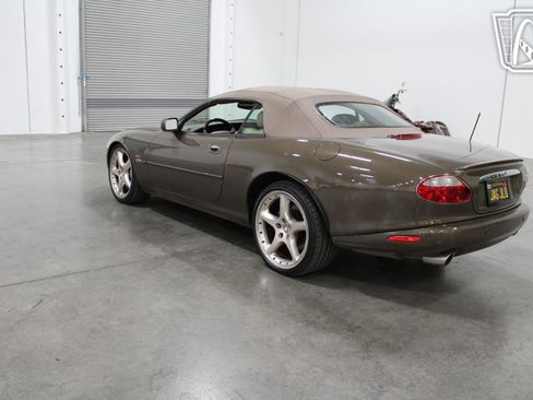 Used 2001 Jaguar XK8 Convertible image 40