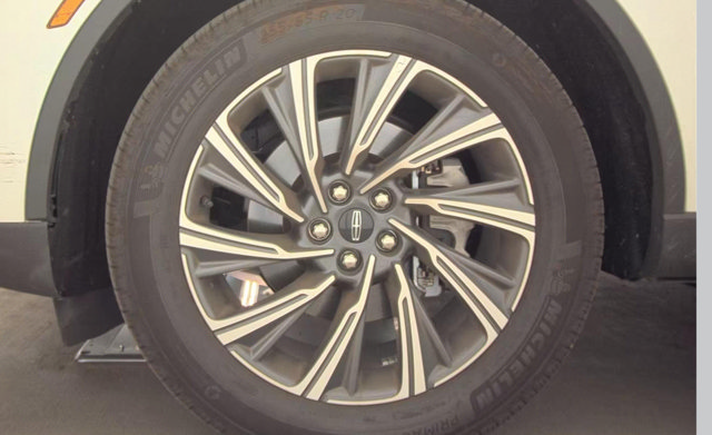 Used 2026 Lincoln Aviator AWD image 4
