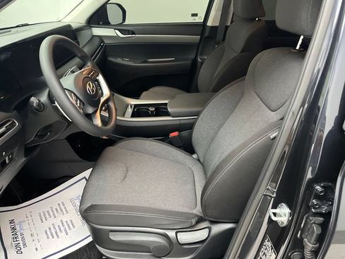 Used 2025 Hyundai Palisade SE FWD image 12