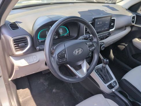 Used 2025 Hyundai Venue SEL FWD image 15