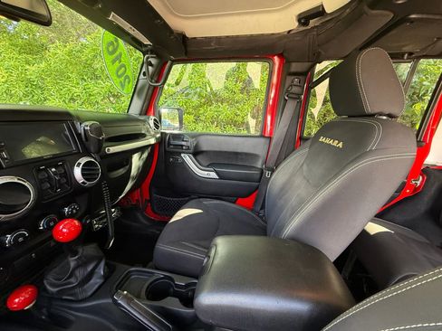 Used 2016 Jeep Wrangler Unlimited Sahara w/ Connectivity Group AWD/4WD image 46