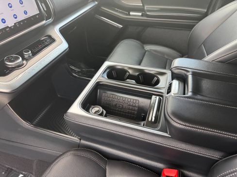 Used 2025 Ford Expedition Max Platinum AWD/4WD image 57