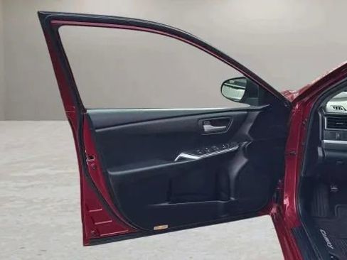 Used 2015 Toyota Camry SE image 8