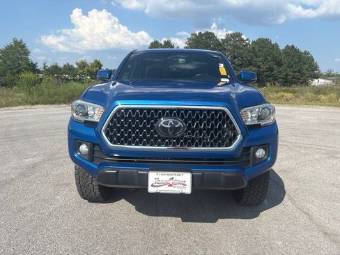 Used 2018 Toyota Tacoma TRD Off-Road AWD/4WD image 4