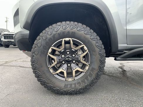 Used 2025 Chevrolet Colorado ZR2 w/ Technology Package image 17