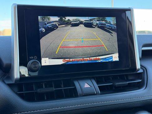 Used 2025 Toyota RAV4 LE AWD/4WD image 22