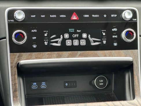 Used 2025 Genesis GV80 3.5T Prestige image 16