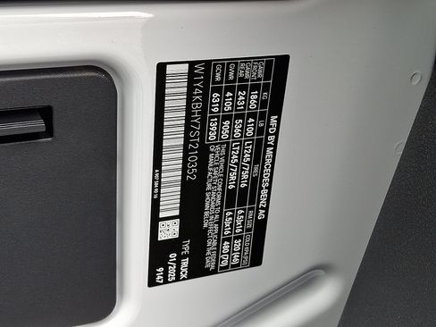 Used 2025 Mercedes-Benz Sprinter 2500 image 27