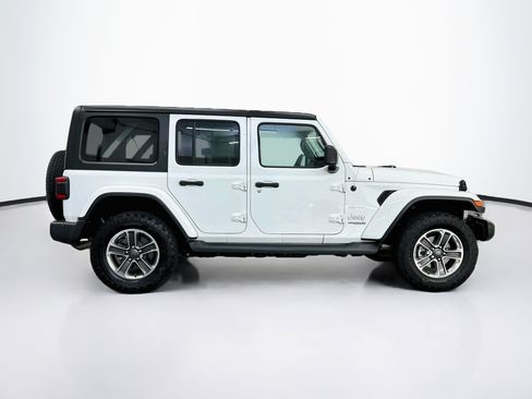 Used 2018 Jeep Wrangler Unlimited Sahara w/ LED Lighting Group AWD/4WD image 10