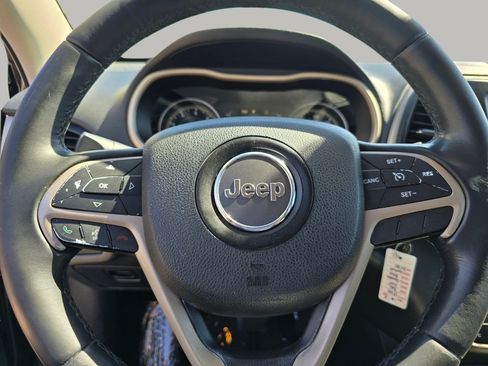 Used 2016 Jeep Cherokee Latitude FWD image 5
