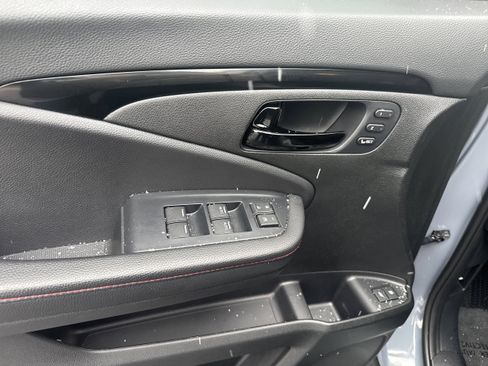 Used 2025 Honda Passport Black Edition image 7