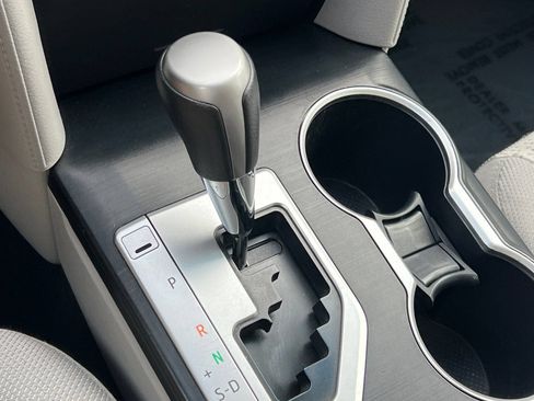 Used 2012 Toyota Camry LE FWD image 20