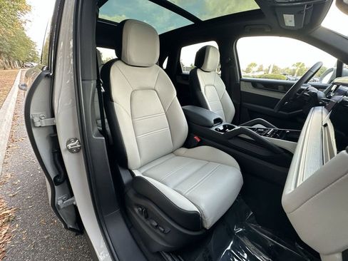 New 2026 Porsche Cayenne image 29