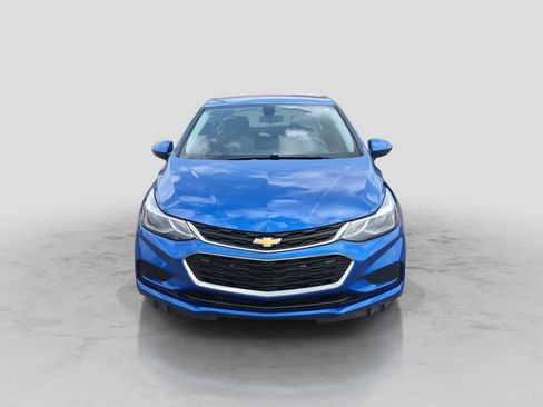 Used 2017 Chevrolet Cruze LT w/ Convenience Package FWD image 3
