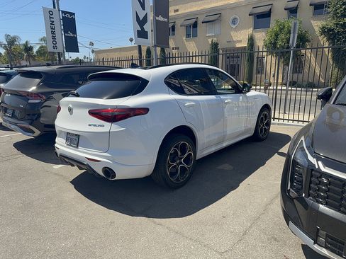 Used 2023 Alfa Romeo Stelvio Veloce AWD/4WD image 3
