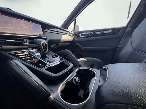 Used 2020 Porsche Cayenne image 58