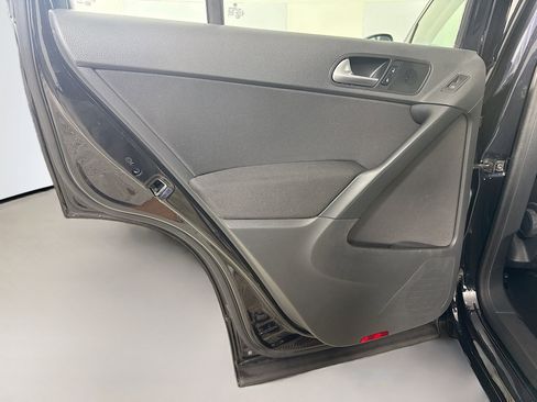 Used 2017 Volkswagen Tiguan S image 26