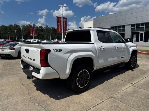 Certified 2025 Toyota Tacoma TRD Sport AWD/4WD image 7