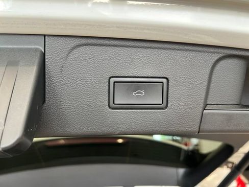 Used 2024 Volkswagen Atlas Peak Edition SE AWD/4WD image 18