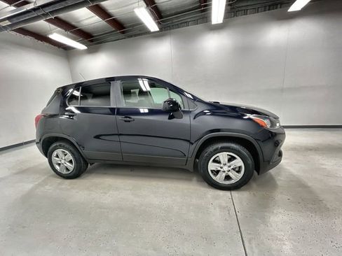 Used 2021 Chevrolet Trax LS w/ Tint and Cruise Package AWD/4WD image 9