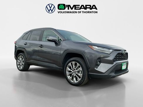Used 2022 Toyota RAV4 XLE Premium image 7