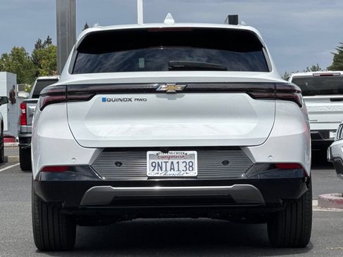 Used 2024 Chevrolet Equinox EV LT AWD/4WD image 6