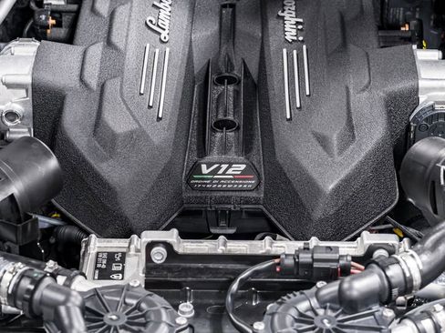 Used 2025 Lamborghini Revuelto image 55