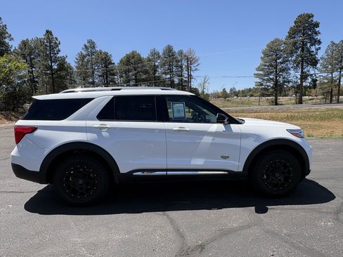 Used 2022 Ford Explorer King Ranch w/ Class IV Trailer Tow Package AWD/4WD image 8