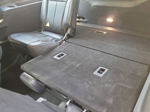 Used 2024 Ford Expedition XLT image 9