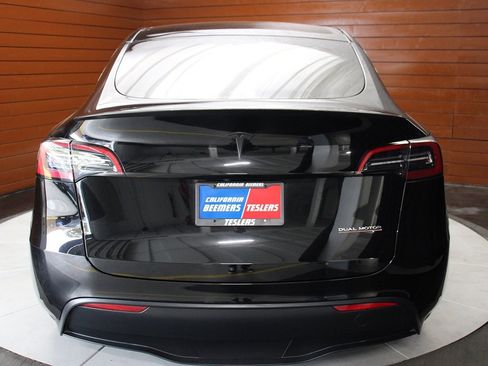 Used 2023 Tesla Model Y Long Range image 11