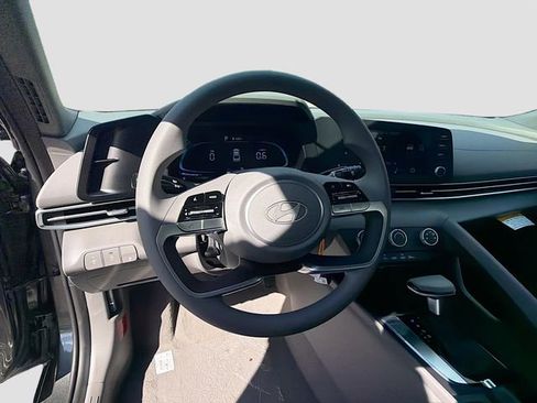 New 2026 Hyundai Elantra SE image 11