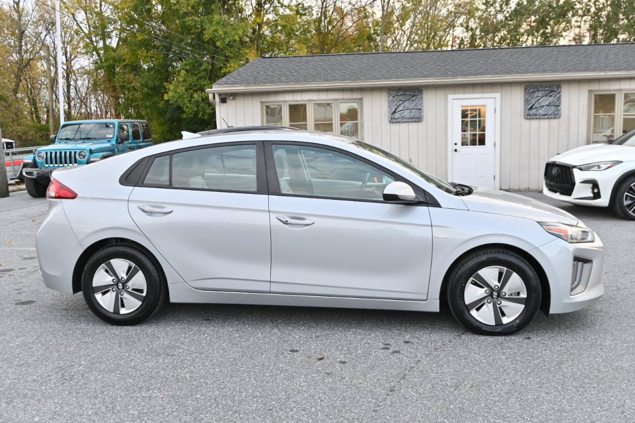 Used 2020 Hyundai Ioniq Blue FWD image 11