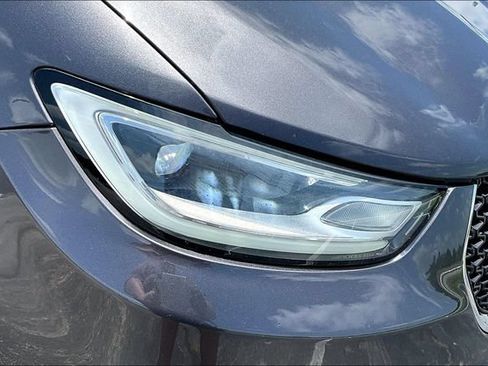Used 2023 Chrysler Pacifica Touring-L FWD image 32